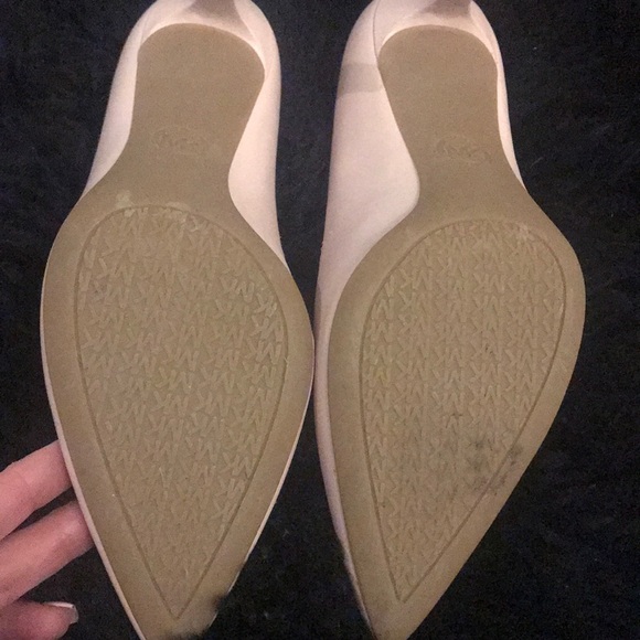 Michael Kors Dorothy Flex Pump - Picture 6 of 6